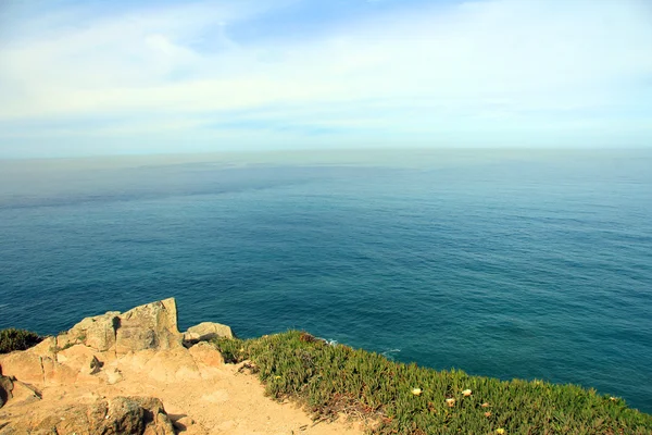 Krásná příroda a krajina Atlantský oceán v Cabo Da Roca, mys Roca v Portugalsku — Stock fotografie