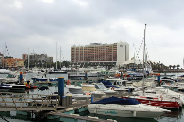 April 2015, Vilamoura: Hotel Tivoli Marina Vilamoura och Vilamoura port i Algarve, Portugal — Stockfoto