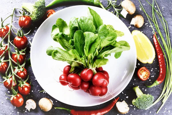 Verduras frescas para una cocina saludable — Foto de Stock