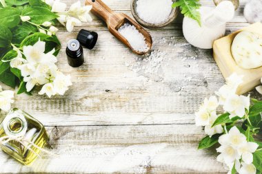 Yasemin çiçekleri ile Spa ayarı