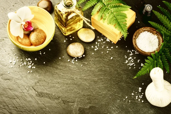 Barra de jabón de spa, bola de masaje y aceite — Foto de Stock