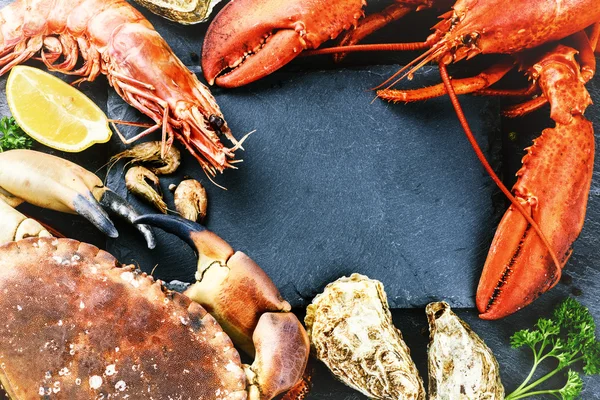 Hummer, Krabben, Jumbo-Garnelen und Austern — Stockfoto