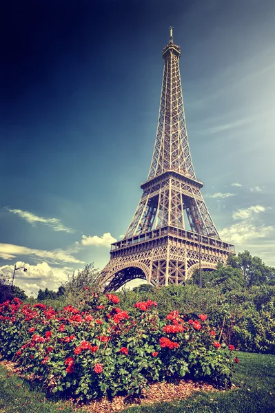 Verão em Paris. Torre Eiffel — Fotografia de Stock