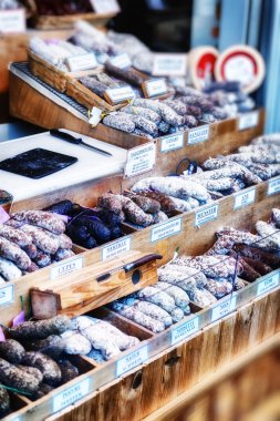 Kurutulmuş sosis çeşitli