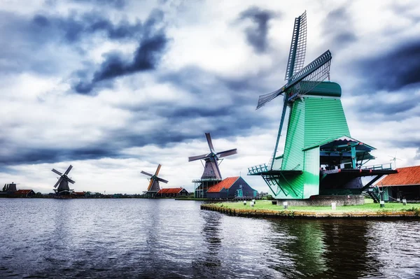 Traditionelle hollandske vindmøller, Holland - Stock-foto