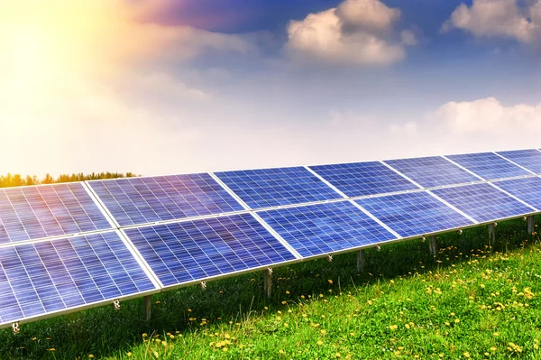 Solární energetické pole — Stock fotografie