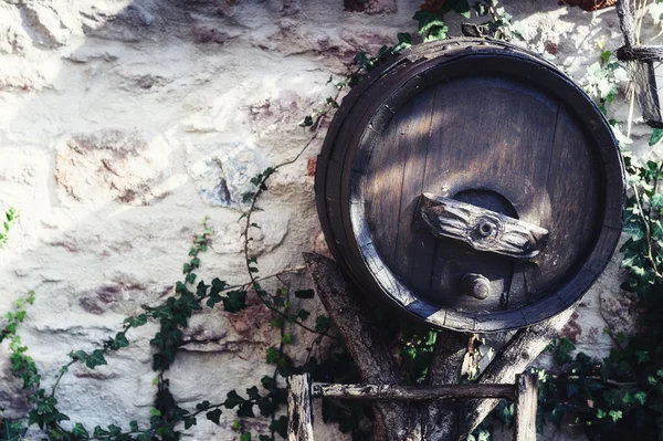 Viejo barril de vino de madera — Foto de Stock