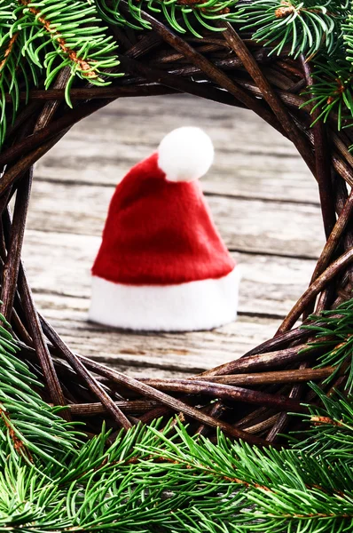 Santa's hat i jul miljö — Stockfoto