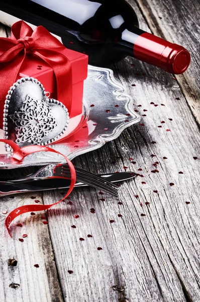 Table Saint-Valentin avec cadeau — Photo