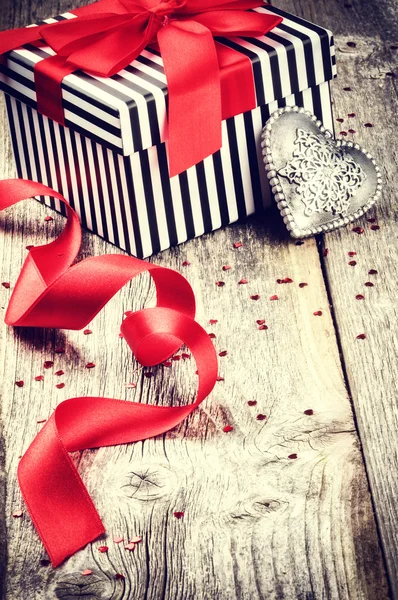 Valentinstag mit Geschenkbox — Stockfoto
