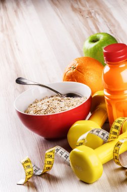 Halter, yulaf ezmesi ve taze meyve