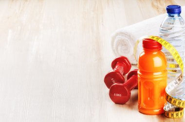 dambıl ve taze sıkılmış meyve suyu