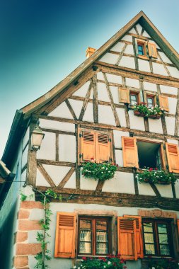 Geleneksel ahşap çerçeve ev