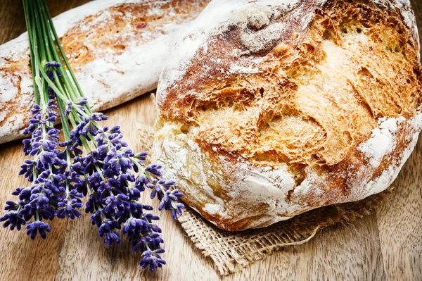 Taze pişmiş geleneksel ekmek. — Stok fotoğraf