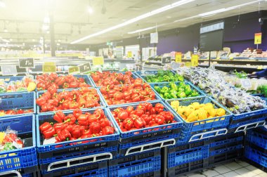 Süpermarket arka plan ile boşaltmak
