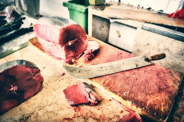 Fresh tuna at fish market — Stock Photo, Image