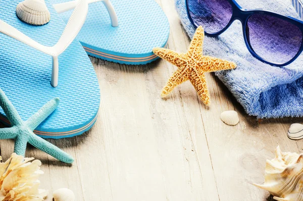 Holiday setting with flip flops — Stock Photo, Image