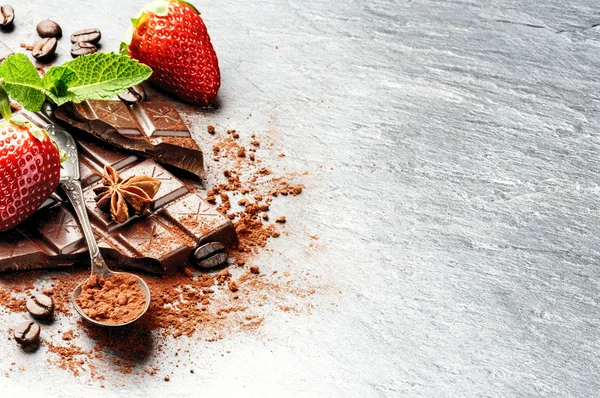 Csokoládé, és eper praliné — Stock Fotó
