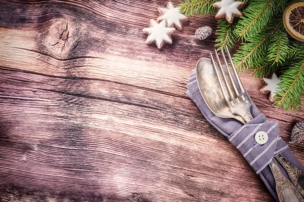 レトロなスタイルのクリスマス テーブル コーディネート — ストック写真