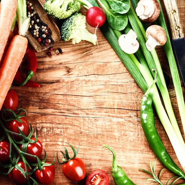 新鲜有机蔬菜架 — 图库照片