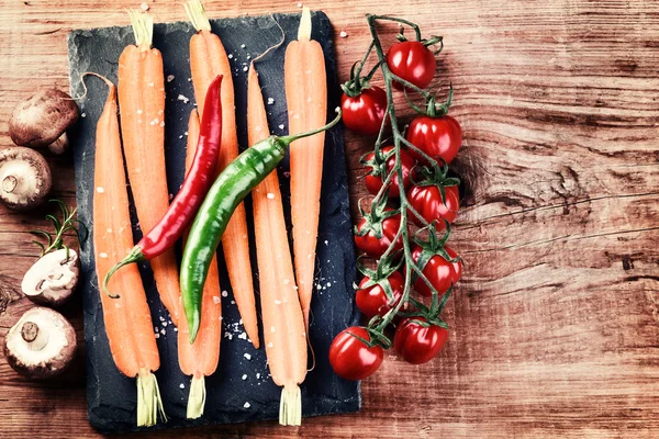 Koken instelling met verse biologische groenten — Stockfoto