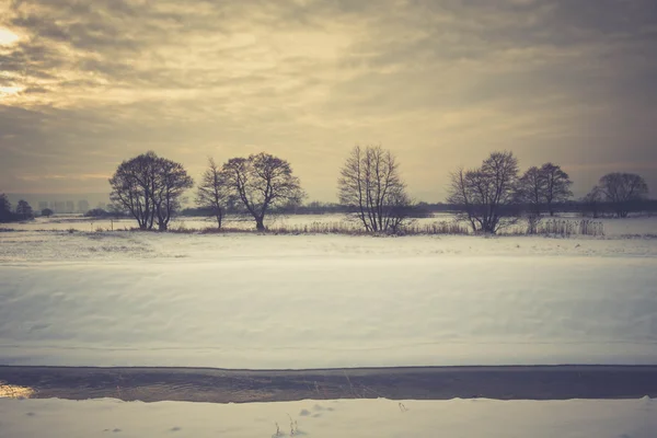 Winterliche Schneelandschaft. — Stockfoto