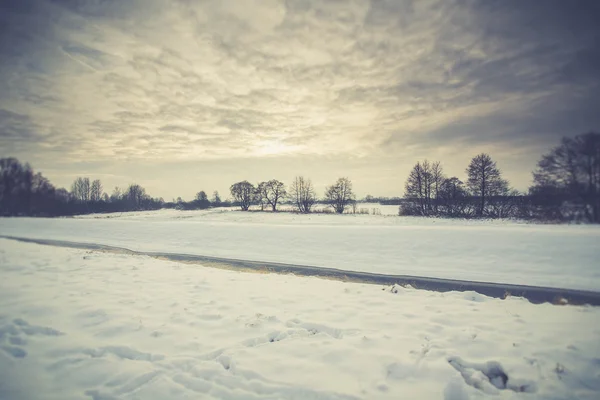 Winterliche Schneelandschaft. — Stockfoto