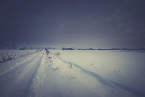 Winterliche Schneelandschaft. — Stockfoto