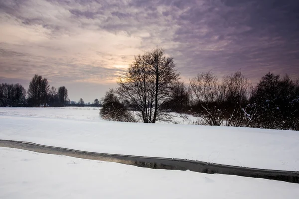 Winterliche Schneelandschaft. — Stockfoto