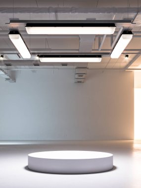 Boş Beyaz Yuvarlak Vitrin Beyaz Duvarlar yakınlarındaki Yaya üzerinde Boş Alan 3D görüntüleme.