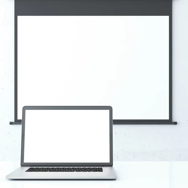 Laptop and projector screen — Stock Photo, Image