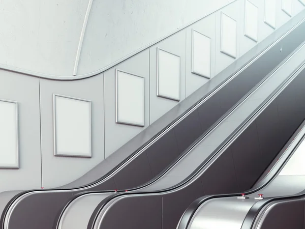 Carteleras en blanco con escaleras mecánicas — Foto de Stock