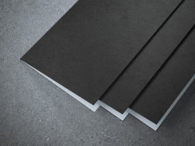 Üç yarı katlı broşür boş