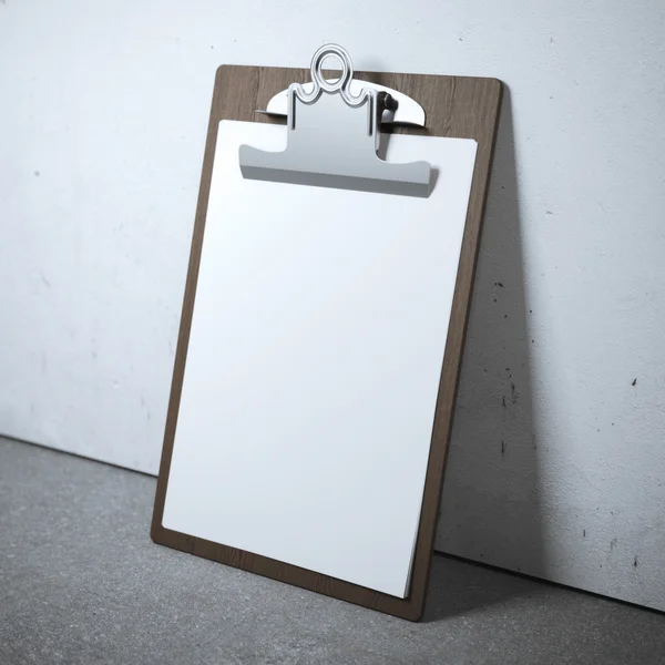 Clipboard de madeira em branco com papéis — Fotografia de Stock
