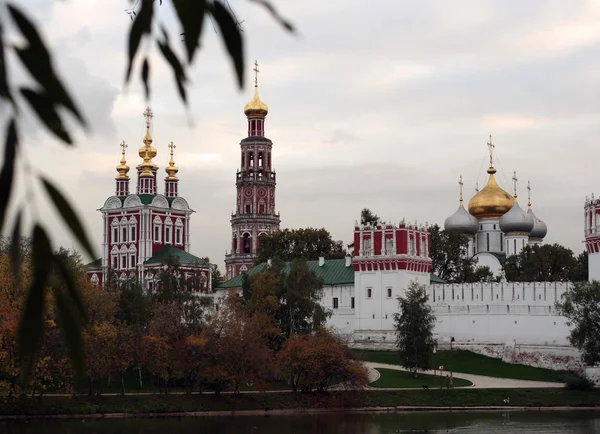 Вид на Новодевичий монастырь — стоковое фото