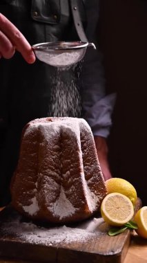 Yumuşak, yıldız şeklinde krema serpiştirilmiş makarna. Noel için Verona 'dan geleneksel İtalyan hamur işleri. Tatil için tatlı pasta..