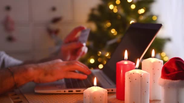 Online Weihnachtseinkäufe von zu Hause aus. — Stockvideo