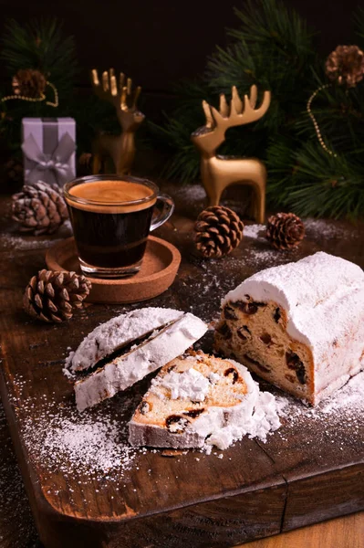 Stollen and aromatic espresso coffee with gift boxes on a wooden background. Traditional German sweet bread with dried fruits and marzipan for Christmas. Top view. Copy space. High quality photo — Stock Photo, Image