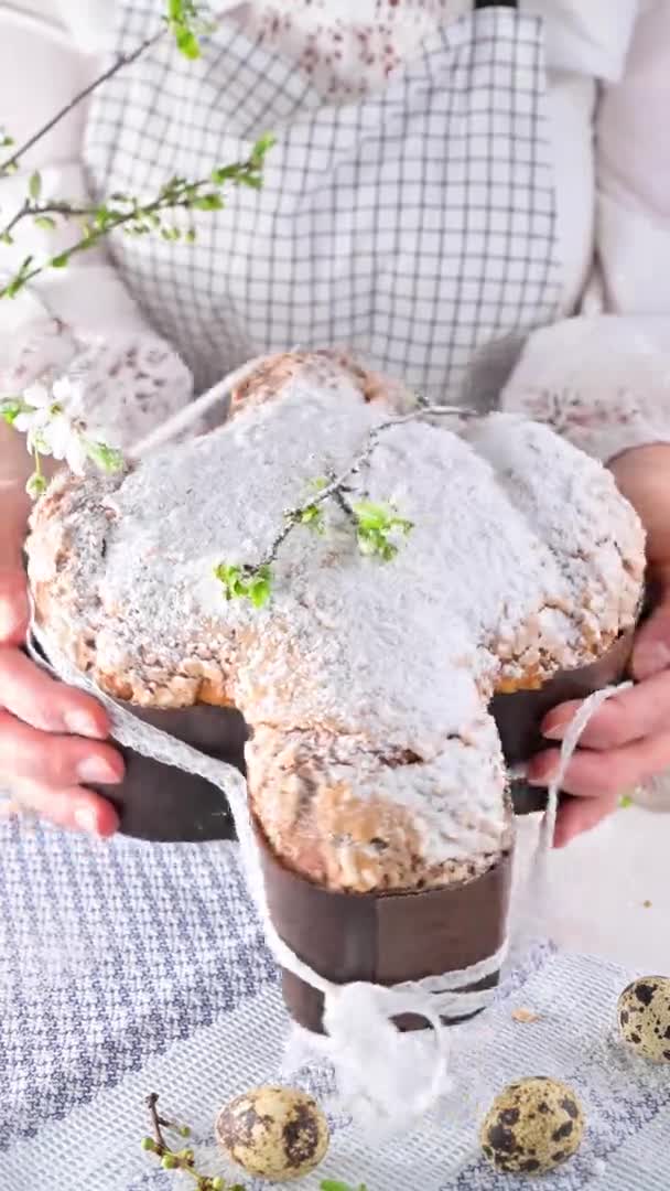 Traditionella italienska desserter för påsk - påskduva — Stockvideo