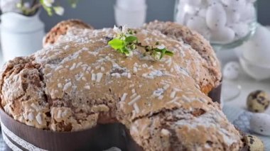 Paskalya için geleneksel İtalyan tatlıları - Paskalya güvercini 