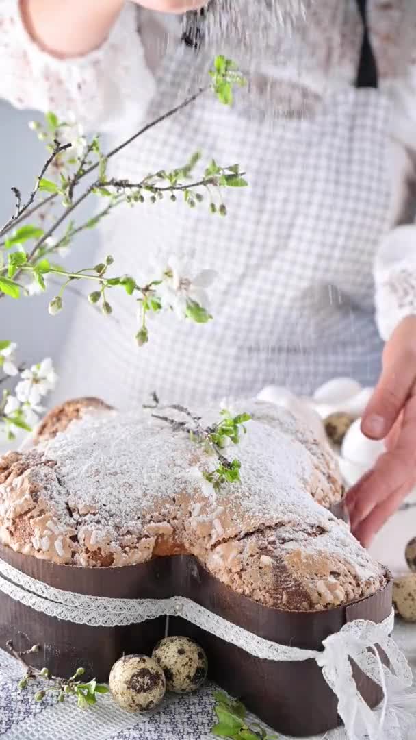 Traditionella italienska desserter för påsk - påskduva — Stockvideo