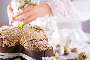 Paskalya için geleneksel İtalyan tatlıları - Paskalya güvercini 