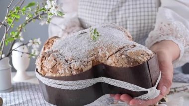 Paskalya için geleneksel İtalyan tatlıları - Paskalya güvercini 