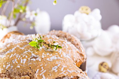 Paskalya için geleneksel İtalyan tatlıları - Paskalya güvercini 