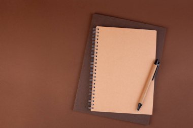 Geri dönüştürülmüş kağıt kırtasiyesi.