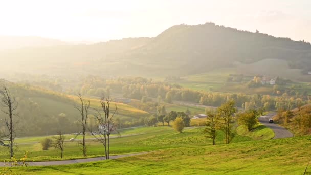 Tuscany hills in the rays of the setting sun. Beautiful panorama of the North of Italy. High quality FullHD footage — Stock Video