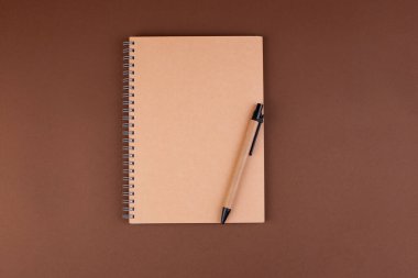 Geri dönüştürülmüş kağıt kırtasiyesi.