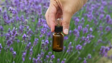 Lavanta yağı güzel bir şişede