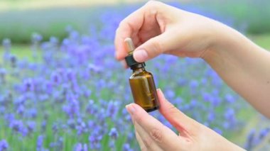 Lavanta yağı güzel bir şişede