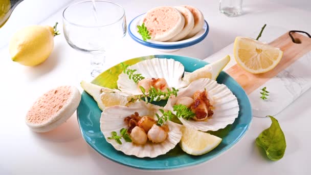 Fried scallop, healthy gourmet food, seared scallops with caviar on on a beautiful dish in shellfish shells. — Stock Video